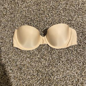 Victoria’s Secret strapless bra Size: 34A